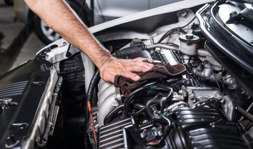 limpiar el motor del coche