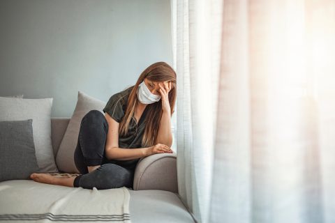 mujer hipocondríaca preocupada