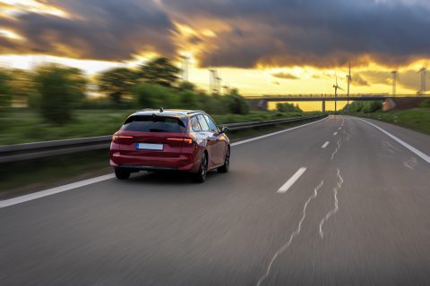Coche en carretera