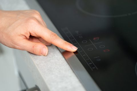 Mano sobre vitroceramica