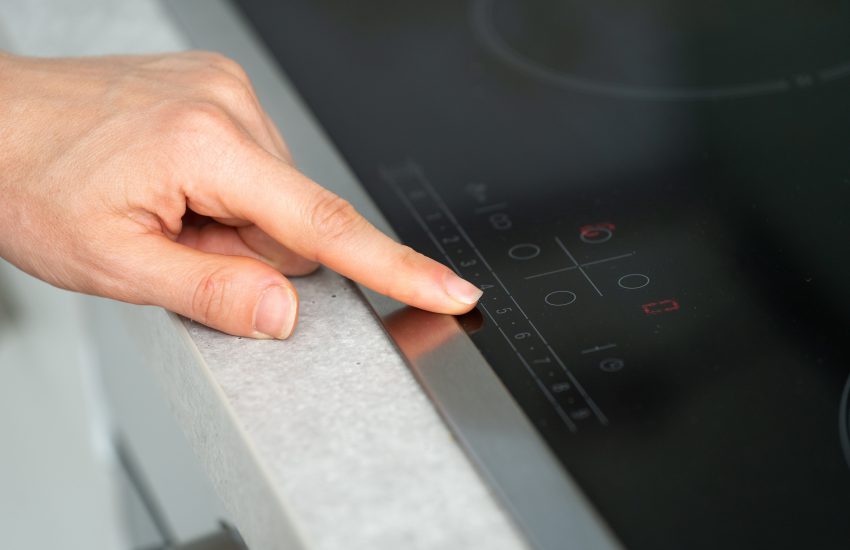 Mano sobre vitroceramica