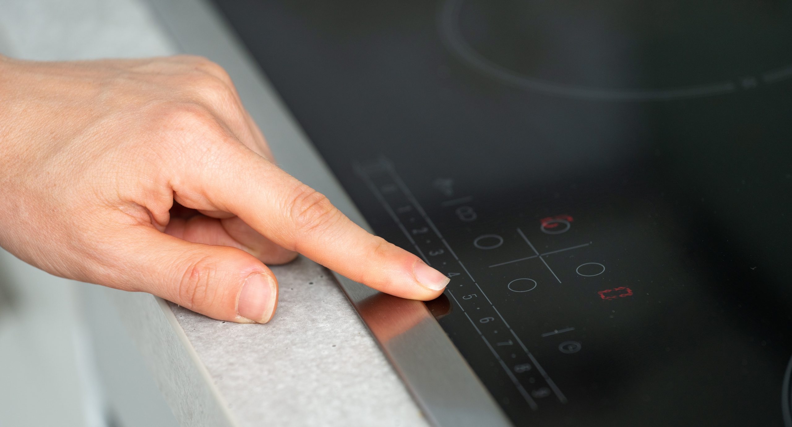 Mano sobre vitroceramica